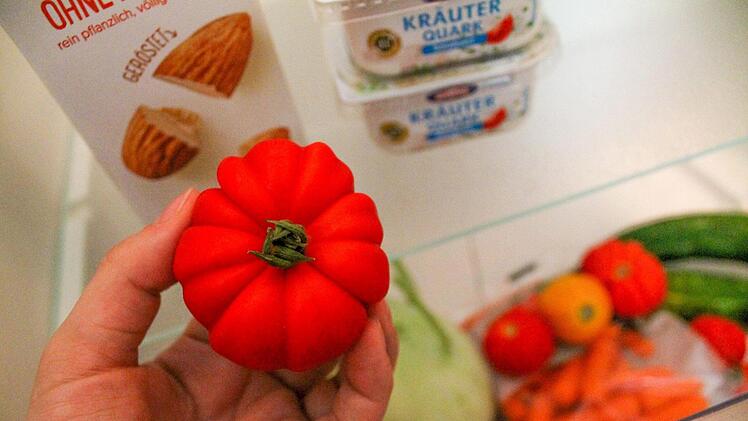 Falsch einsortiert: Tomaten sollten nicht im Kühlschrank gelagert werden, auch wenn sie zu den Gemüsesorten zählen.