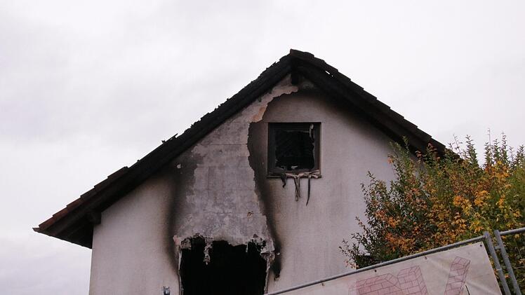 Das Wohnhaus in der Bergstraße ist nach dem Brand zerstört und nicht mehr bewohnbar.Benedikt Borst