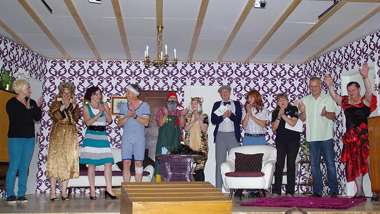 Die Darsteller verabschiedeten sich am Ende der Vorstellung mit einem selbstgetexteten Lied.