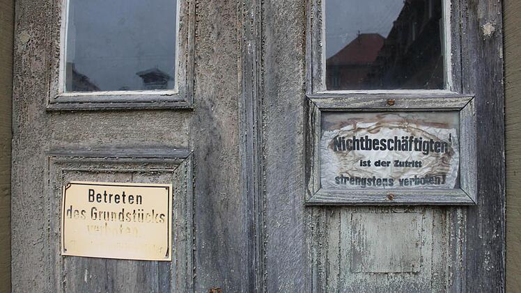 Alte Schilder.