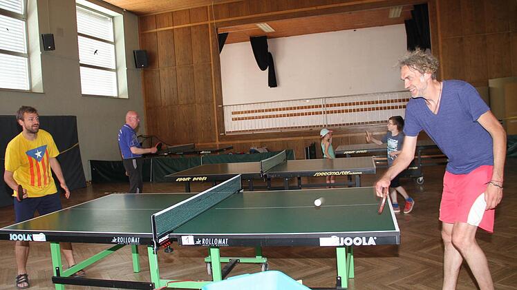 Tischtennis war in der Peter-J.-Moll-Halle geboten. Foto: Gerda Völk