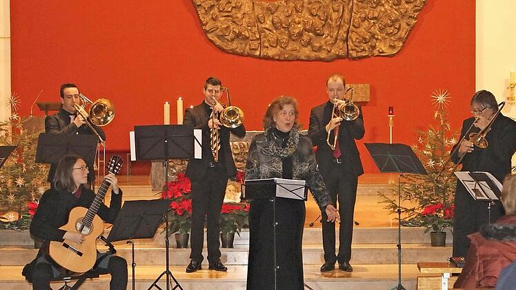 Das "Consortium Musicum" gastierte in Ebelsbach schon einmal mit Bläsern und Sängerin. Jetzt kommt das Ensemble wieder. Als "Meister der Posaune" gilt Harry Ries (Zweiter von rechts).  Foto: Günther Geiling/Archiv