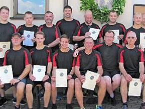 B&uuml;rgermeister M&ouml;hrlein (l.) mit den erfolgreichen Teilnehmern Foto: p