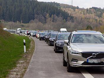 100 Fahrzeuge legen Verkehr auf A9 „bewusst lahm“ – Polizei beendet Protest