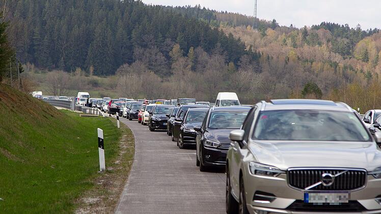 100 Fahrzeuge legen Verkehr auf A9 „bewusst lahm“ – Polizei beendet Protest