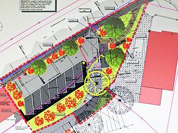Eine Grünfläche mit sieben Parkplätzen und diversen Ladestellen für Elektrofahrzeuge wird im Frühjahr zwischen VR-Bank und Marktplatz entstehen.  Repro: Klaus Klaschka