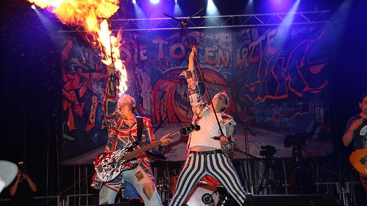 Heiße Show der Toten Ärzte  Foto: Dagmar Besand