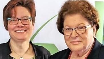 Die Bezirksbäuerin Maria Hoßmann (links) mit Barbara Stamm, die in Haßfurt geehrt wurde
