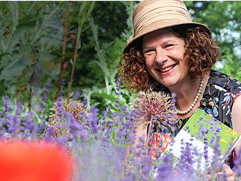 Lieblingsplatz in der Lavendel-Oase: Elke Puchtler. Diana Fuchs