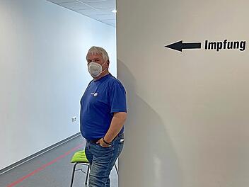 Hubert Spiegel war einer der ersten Heil-Mitarbeiter, die mit dem Wirkstoff Astrazeneca geimpft wurde.