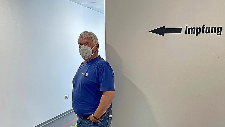 Hubert Spiegel war einer der ersten Heil-Mitarbeiter, die mit dem Wirkstoff Astrazeneca geimpft wurde.