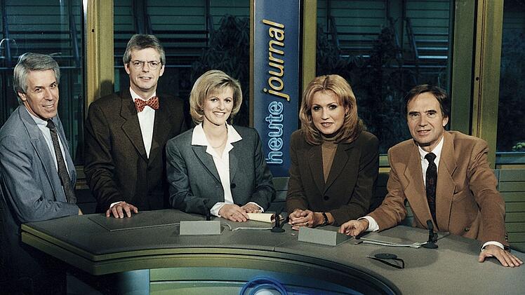 Die goldenen 90-er: Gundula Gause (Mitte) 1997 mit dem restlichen Team vom "heute journal".