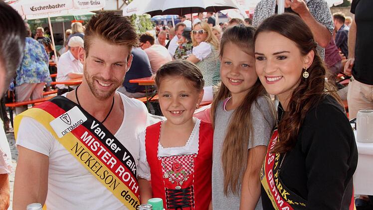 Mit ihren Vorbildern hier vielleicht schon die eine künftige "Miss Eltmann" oder die "Miss Unterranken"? Möglich wär's ja.