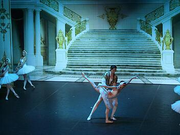 Die Kulisse glich einem Zarenpalast bei der großen Ballettgala.