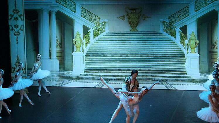 Die Kulisse glich einem Zarenpalast bei der großen Ballettgala.