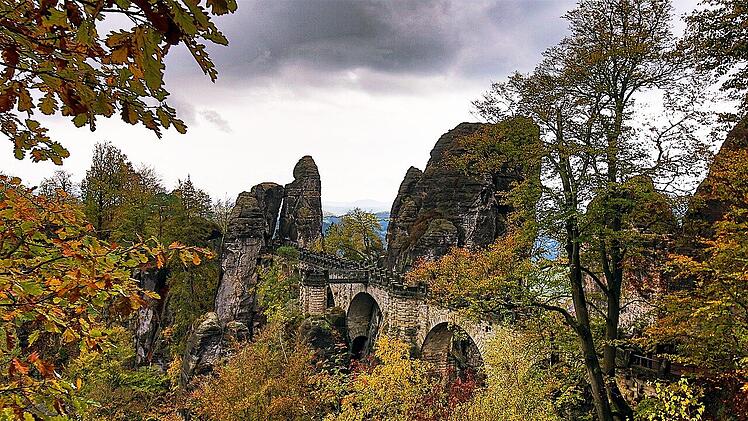Die Bastei ist der berühmteste Aussichtspunkt im Elbsandsteingebirge.