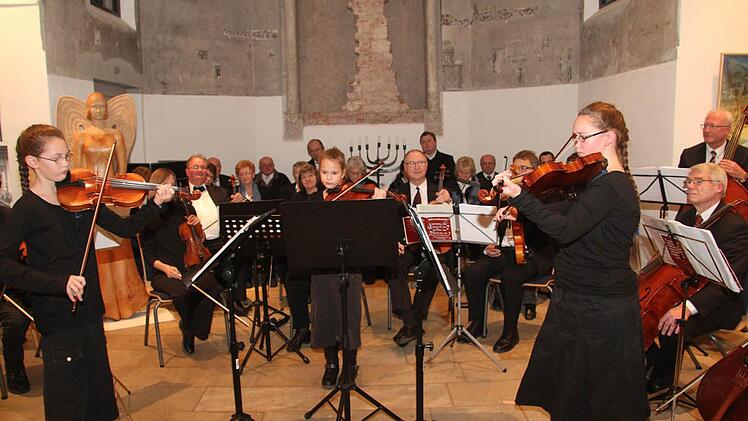 Normalerweise spielen Rebekka, Hannah und Deborah Kölsche nicht gemeinsam, aber beim Adventskonzert interpretierten sie den Schützenmarsch und ein Volkslied aus Oberschlesien.