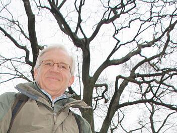 Auf Schusters Rappen: Hugo Weiglein tauscht seine Anzug- gegen Wanderschuhe.  Fotos: Diana Fuchs