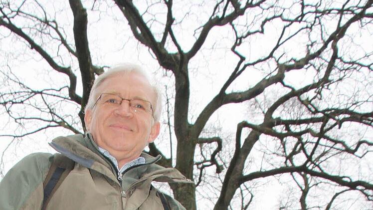 Auf Schusters Rappen: Hugo Weiglein tauscht seine Anzug- gegen Wanderschuhe.  Fotos: Diana Fuchs