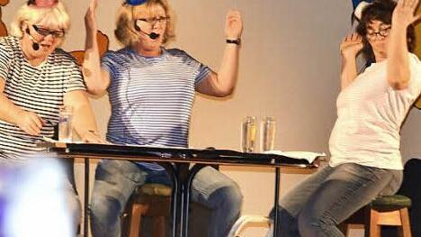 Mit Lokalkolorit gewürzt: der Auftritt der Schwestern Ilse Herold, Petra Schütz und Christine Kaffer (von links).