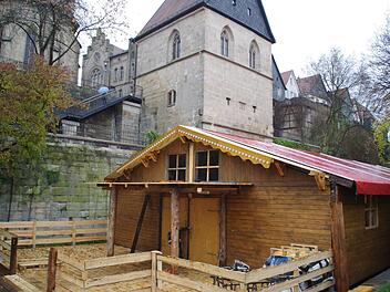 Der Aufbau der "Rosenbergalm" im Stadtgraben ist fast abgeschlossen. Foto: Marco Meißner