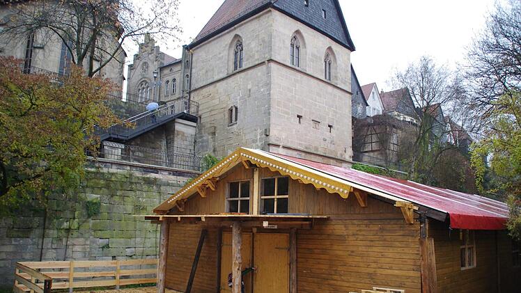 Der Aufbau der "Rosenbergalm" im Stadtgraben ist fast abgeschlossen. Foto: Marco Meißner