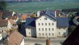 Altes Schulhaus in Adelsdorf - jetzt Rathaus Foto: Georg Kießling