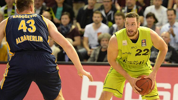 Philipp Heyden (rechts/Bayreuth) gegen Leon Radosevic.