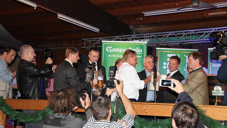 Nach dem Bieranstich  Foto: Friedwald Schedel