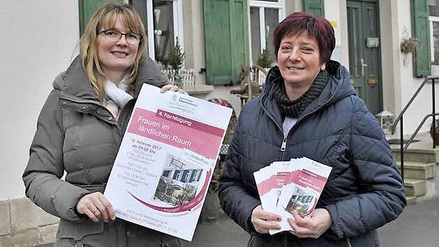 Die 4. Fachtagung "Frauen im ländlichen Raum" findet in Sulzfeld statt, dazu laden Kreisbäuerin Margit Ziegler (rechts) und Vorstandsmitglied Elisabeth Bieber ein.  Foto: Regina Vossenkaul