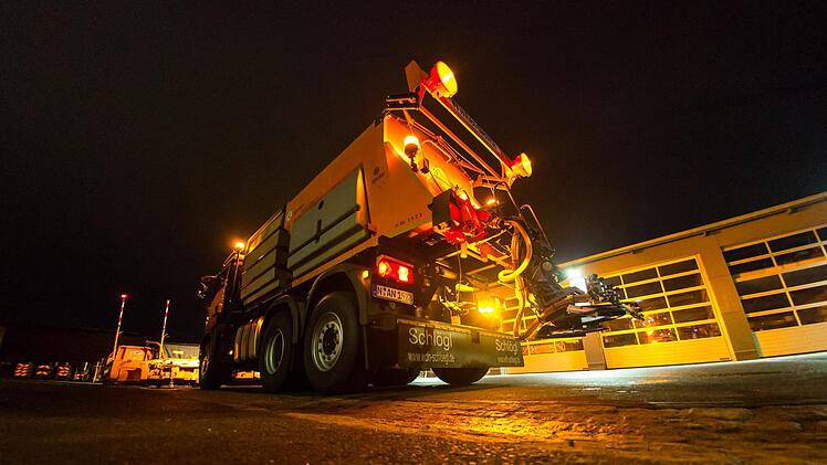 Auch für Baumschnitt und Brückenkontrollen muss die Autobahnmeisterei in ihrem Zuständigkeitsbereich auf der A 71 sorgen.  Anand Anders