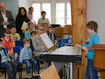 Zeigte sein Können am Marimbaphon: Felix aus Münnerstadt. Neben diesem Instrument lernt er auch Saxophon. Fotos: Björn Hein