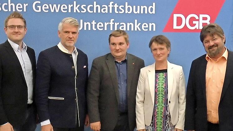 Moderator Viktor Grauberger vom DGB (von links) mit den Kandidaten Steffen Vogel, René van Eckert, Birgit Reder-Zirkelbach und Gerald Pittner. Sie vertreten die aktuell im Landtag vertretenden Parteien.