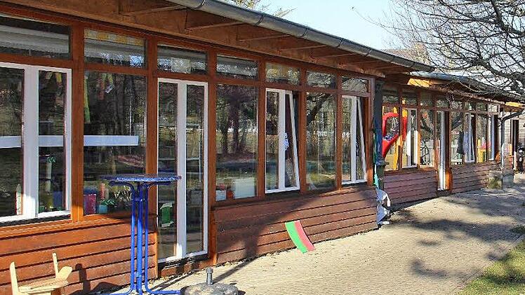 Der Kasendorfer Kindergarten ist sanierungsbedürftig. Im Haushalt 2016 hat der Gemeinderat 760 000 Euro eingeplant. Foto: BR/Archiv