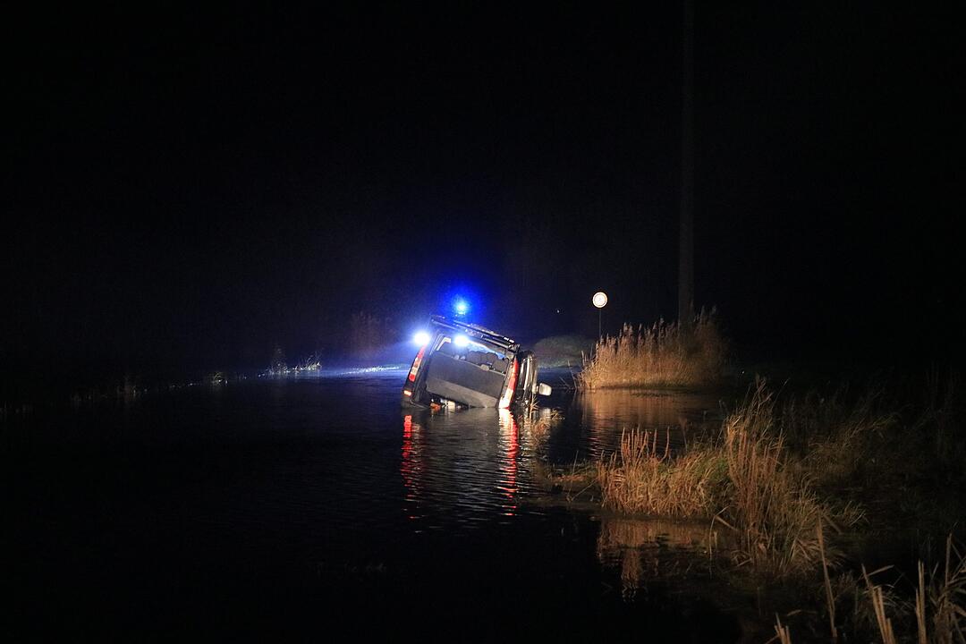 Betrunkener Autofahrer versinkt bei Bamberg in Hochwasser