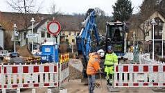 Der Wasserrohrbruch in Cortendorf erfordert vier Wochen Vollsperrung.