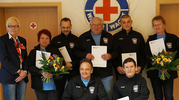 Diese Mitglieder wurde für ihre langjährige Treue und ihren aktiven Einsatz ausgezeichnet (hintere Reihe, von links): Kreisvorsitzende Petra Schmitt, Annette Beuschel, Bernd Grampp, Hans-Peter Bendner, Daniel Bendner, Sigrund Lordick; ferner (vorne, von links) Werner Oberreuter und Steffen Kühnl. Foto: Günther Geiling