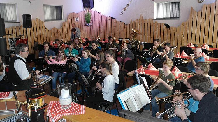 Jeden Freitag ab 16 Uhr probt das Jugendorchester der Untersteinacher Blasmusik.