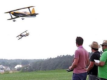 Die Flugdarbietungen begeisterten die Zuschauer. Fotos: Marthias Erlwein