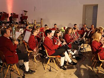 Das Konzert der Jugendblaskapelle St. Laurentius in der Pfarrkirche von Obertrubach war ein Magnet. Foto: Galster