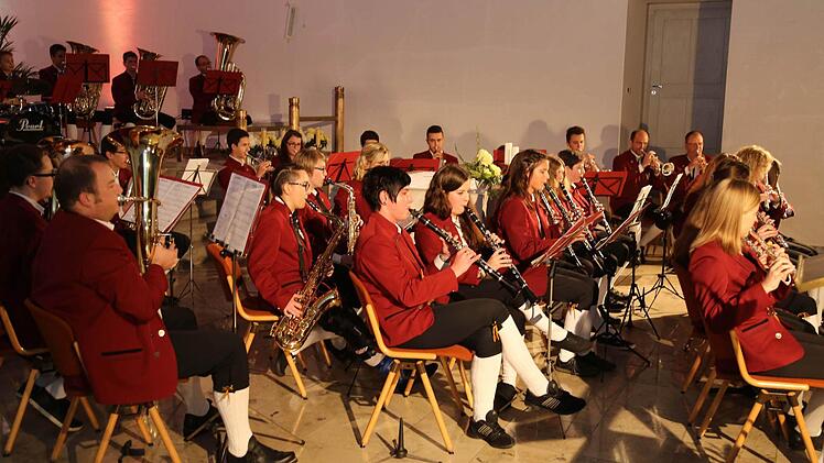 Das Konzert der Jugendblaskapelle St. Laurentius in der Pfarrkirche von Obertrubach war ein Magnet. Foto: Galster