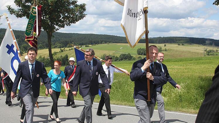 Auch das BRK nahm am Festzug teil. Foto: Veronika Schadeck