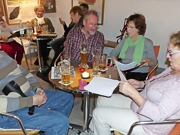 Fröhlich und gut gelaunt sangen alle Teilnehmer der Kupferberger Mettenschicht die Lieder wie "Glück auf, der Steiger kommt" oder "Der Leipoldsnickl". Fotos: Klaus-Peter Wulf