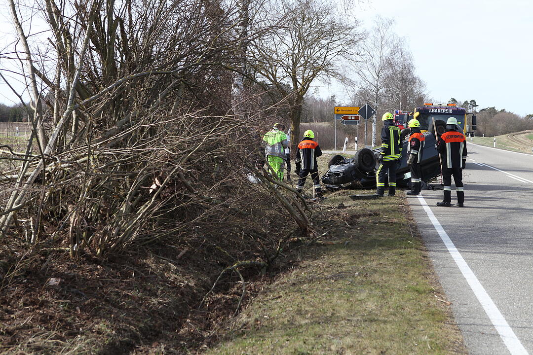 Kreis Ansbach: Auto überschlägt sich – 21-Jähriger verletzt