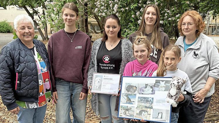 Spenden&uuml;bergabe an die beiden unterst&uuml;tzten Organisationen im Rahmen des Lebenslaufes der Montessori-Schule Forchheim.