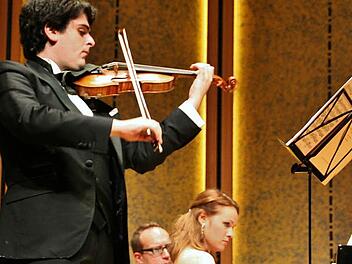Michael Barenboim (Violine) und Natalia Pegarkova (Klavier) im Rossini-Saal. Foto: Werner Vogel