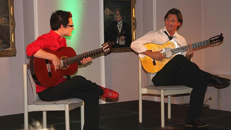 Die beiden Flamenco-Gitarristen Alexander Kilian (links) und Jan Pascal begeisterten als Duo "Cafe del mundo" ihr Publikum. Foto: Günther Geiling