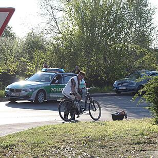 E-Bike-Fahrerin stößt in Dinkelsbühl mit Lkw zusammen