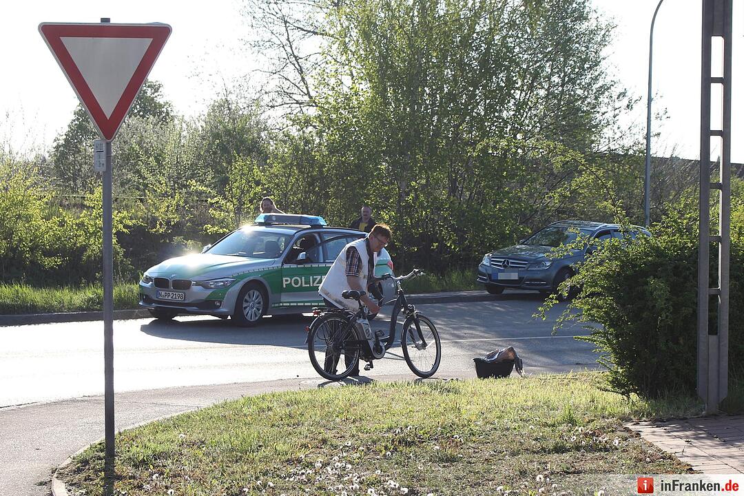 E-Bike-Fahrerin stößt in Dinkelsbühl mit Lkw zusammen