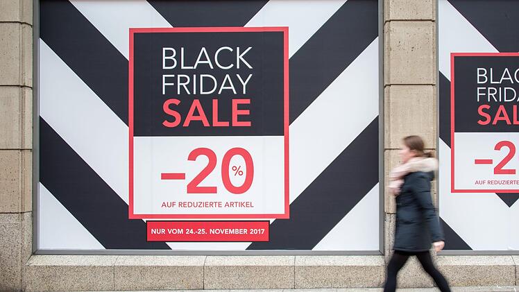 Der Black Friday ist seit einigen Jahren in Franken angekommen, der Handel hofft auf hohe Umsätze. Verbraucher aber sollten auf passen und die Preise genau vergleichen.